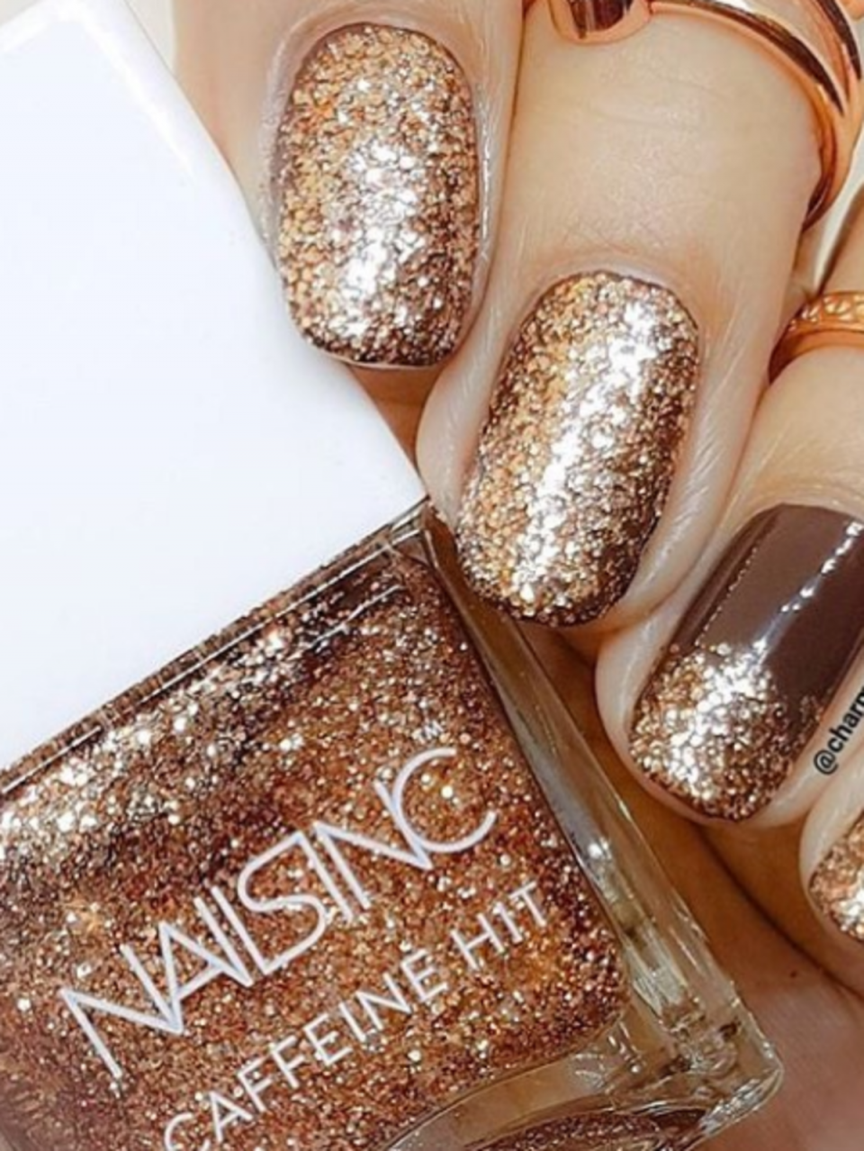 Коричневый маникюр с золотом