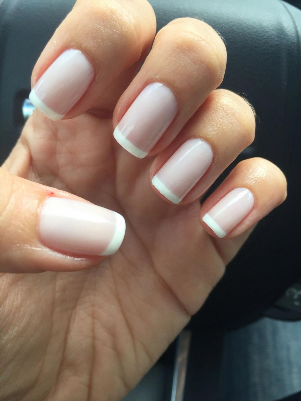 Ногти с белыми кончиками