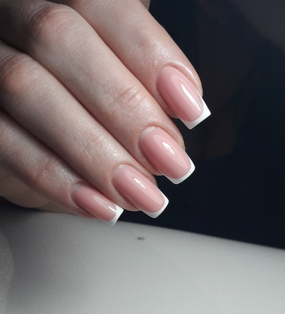 Френч на ногтях темно телесный