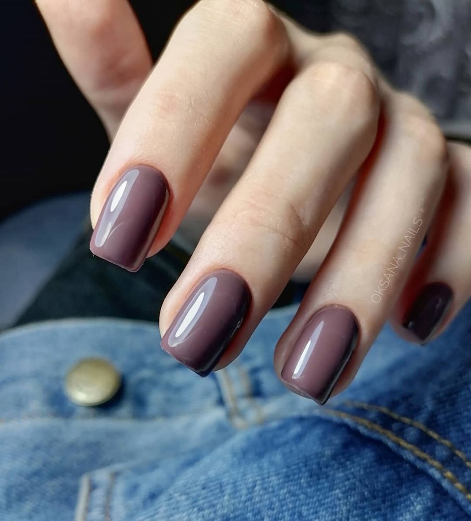 Стильный однотонный маникюр