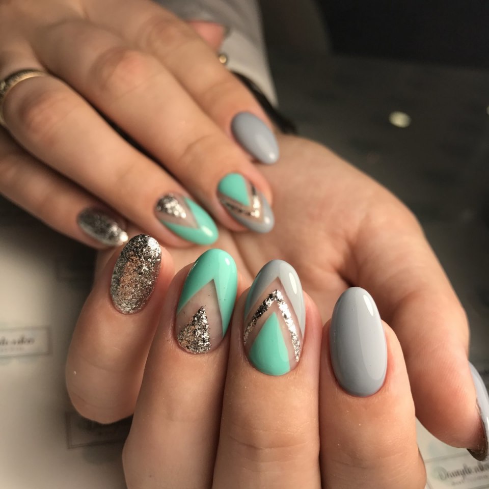 Ногти бирюза