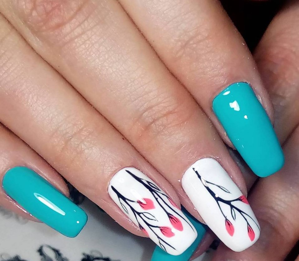 Бирюзовый маникюр