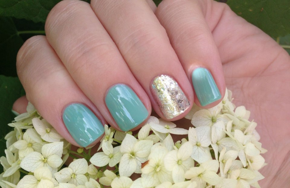 Ногти бирюза
