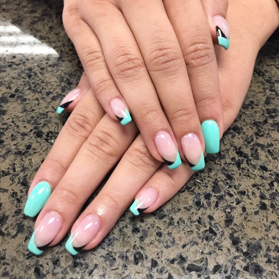 Бирюзовый маникюр