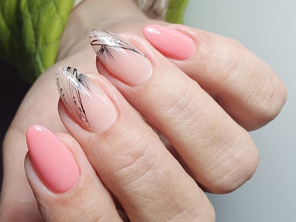 Паутинка на ногтях