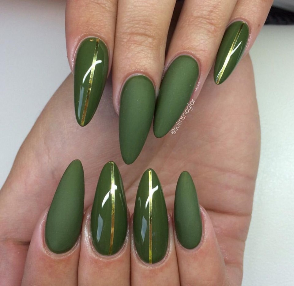 Зеленые миндальные ногти