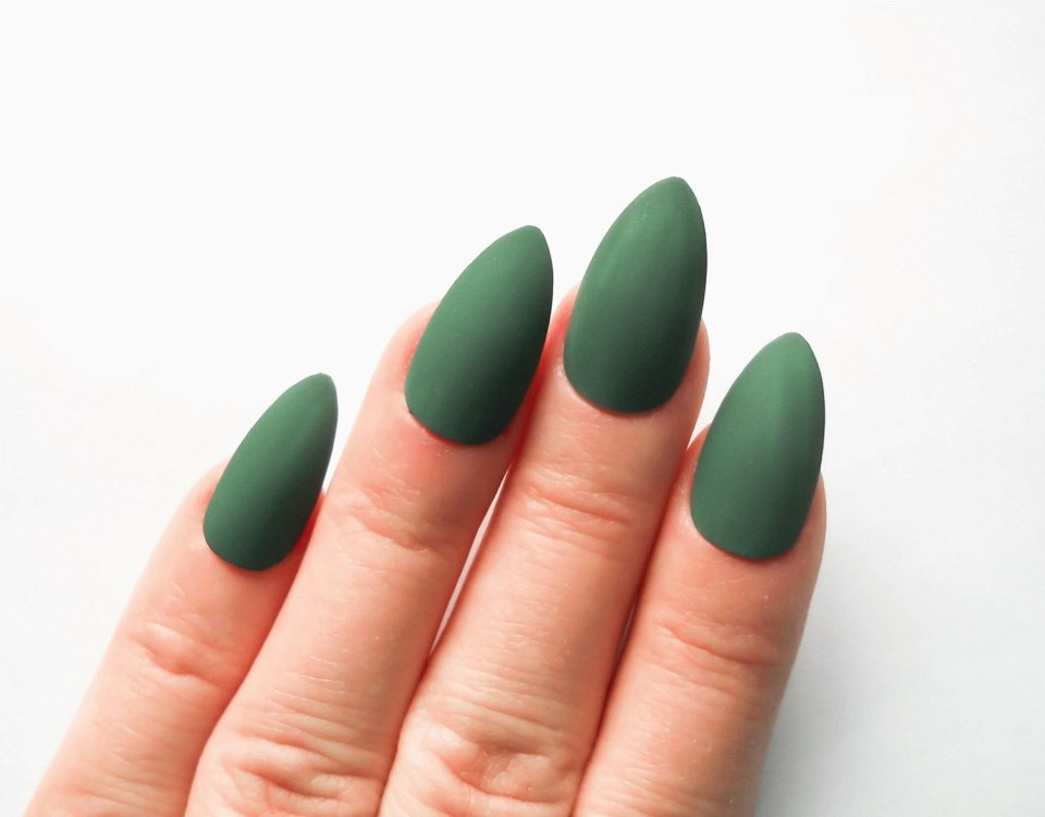 Маникюр 2021 зеленый изумрудный