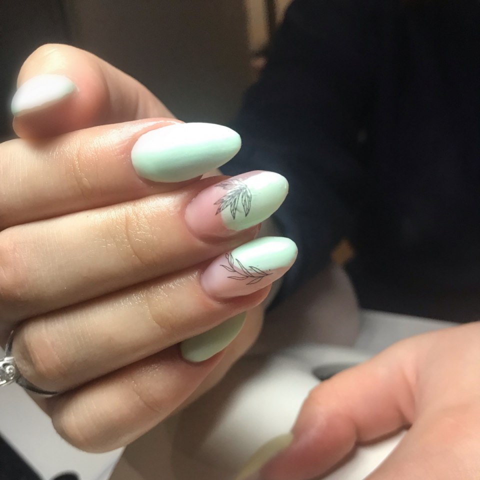 Фисташковая форма ногтей