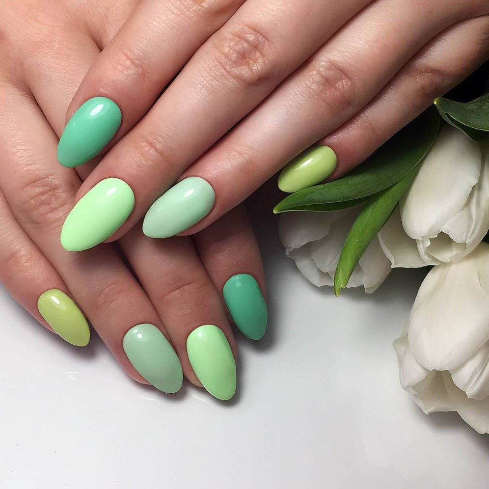 Фисташковый маникюр