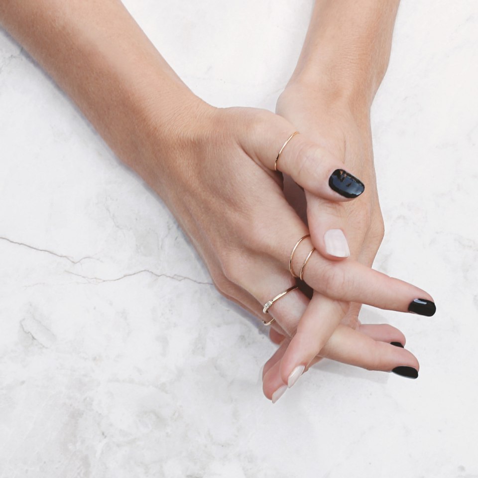 Красивые черные ногти на руках