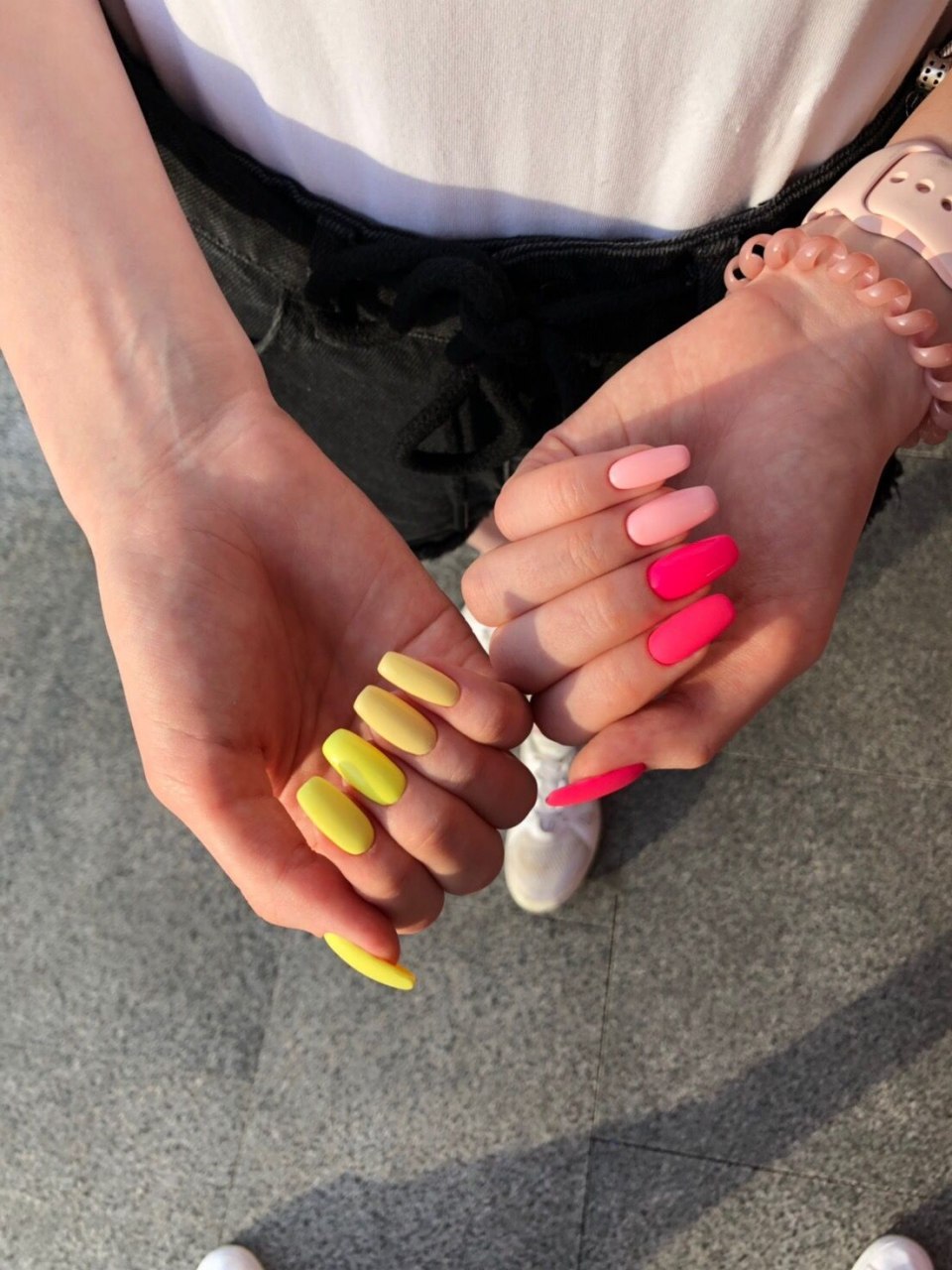 Разный маникюр на двух руках