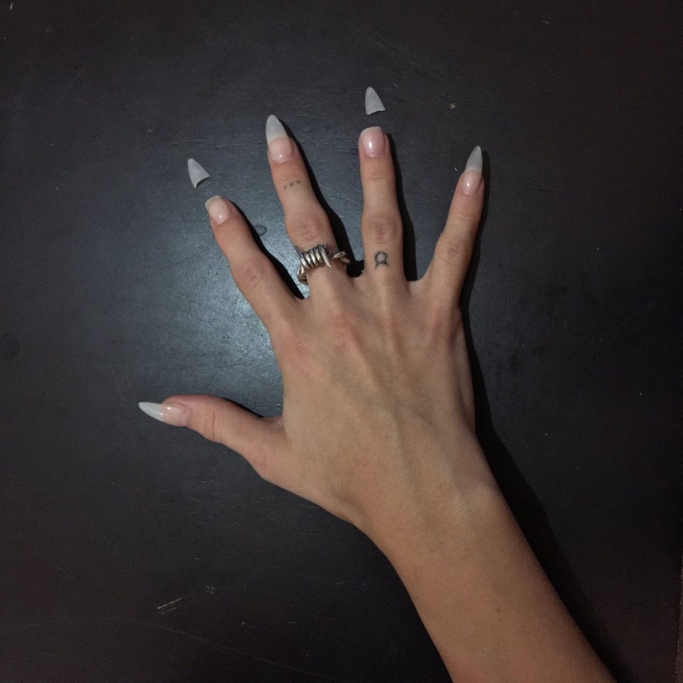 Ногти разной длины на одной руке