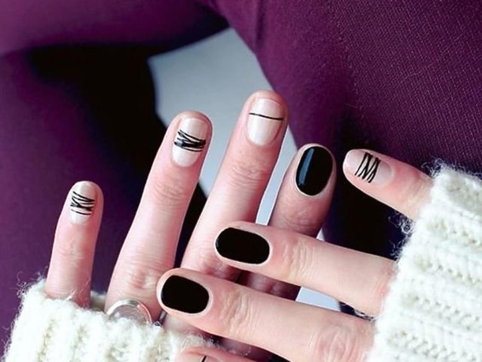 Маникюр с полосками