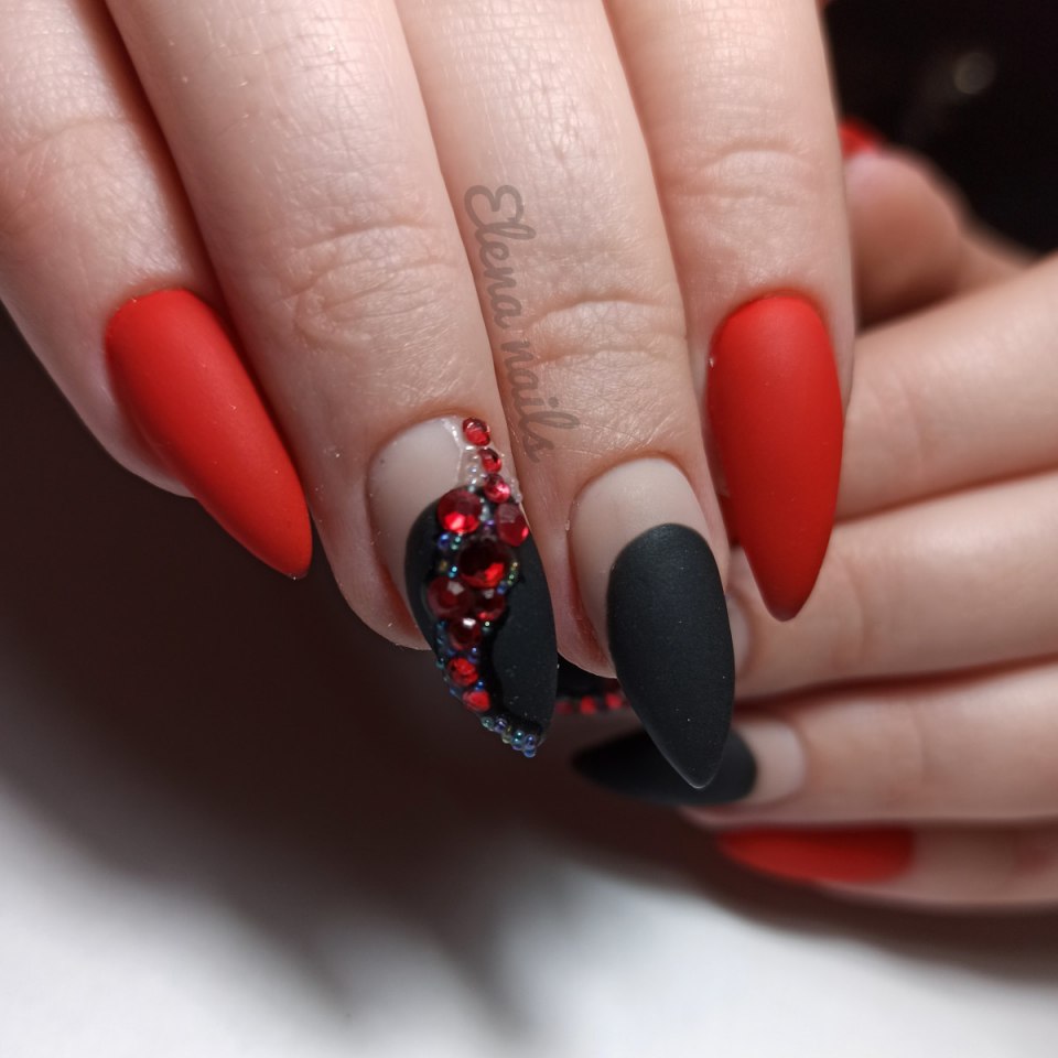Маникюр черно красный матовый