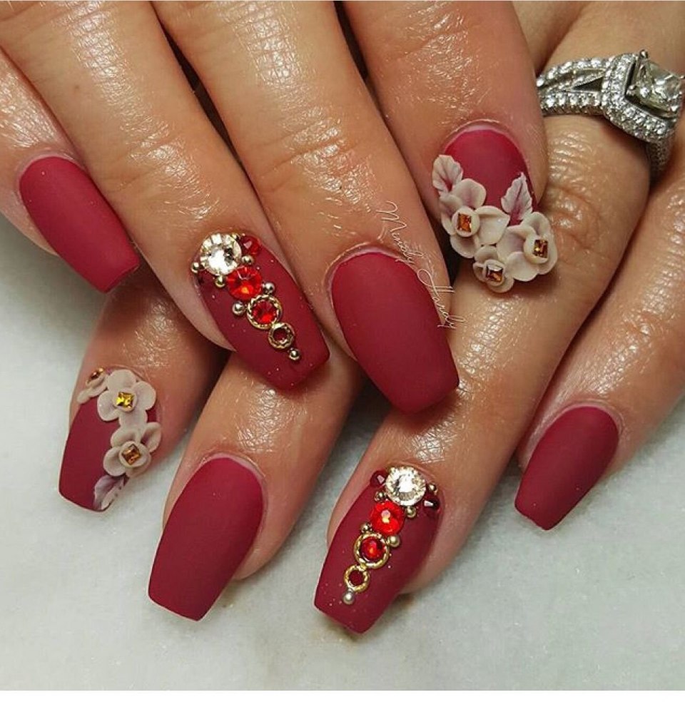 Маникюр красный с черным матовый