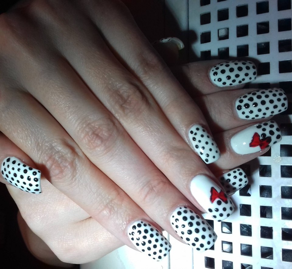 Маникюр горошек и полоски