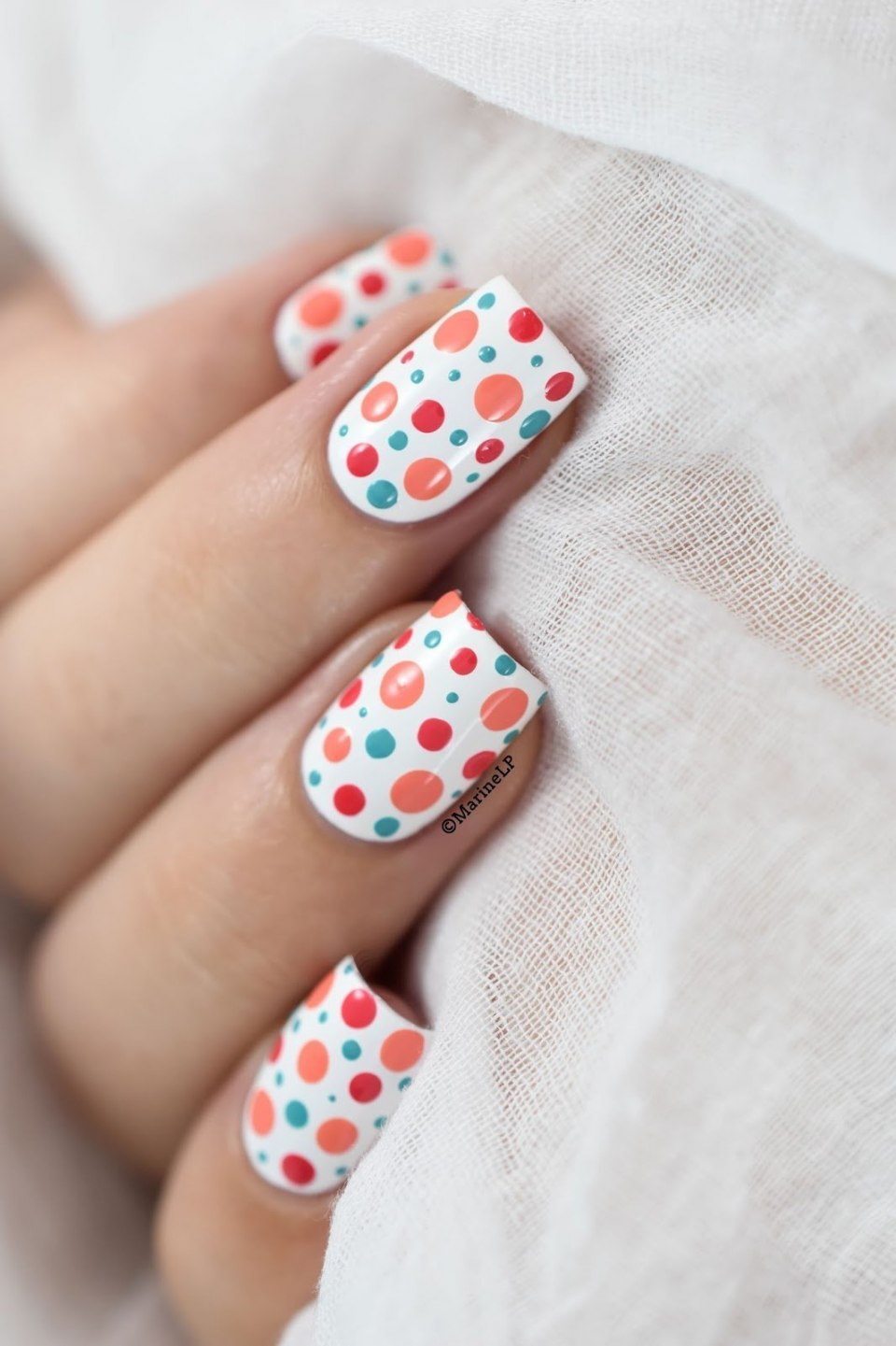 Маникюр горох