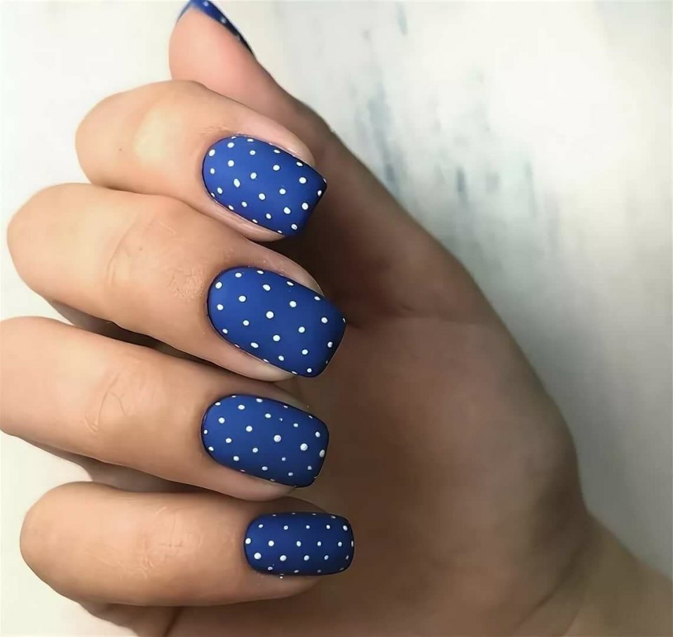Маникюр горох синий