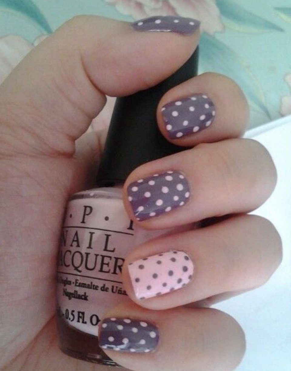Маникюр в горошек на короткие ногти