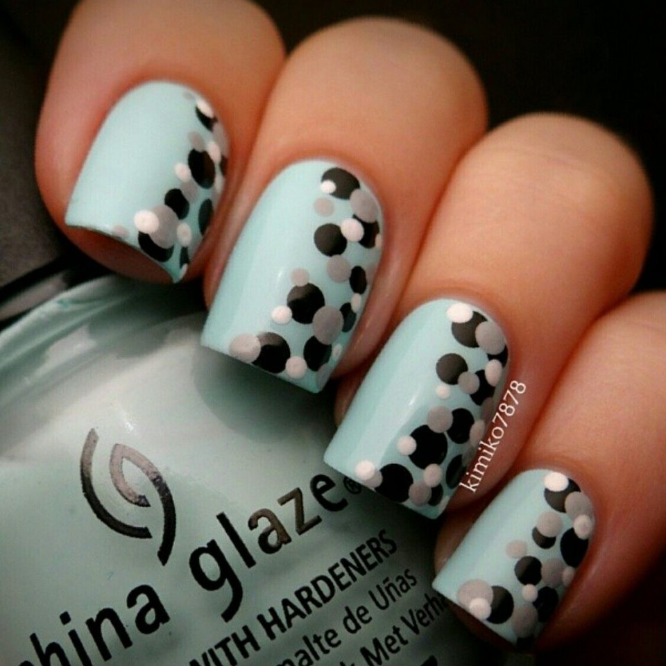 Маникюр с кружками