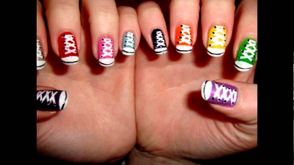 Ногти с надписями молодежные