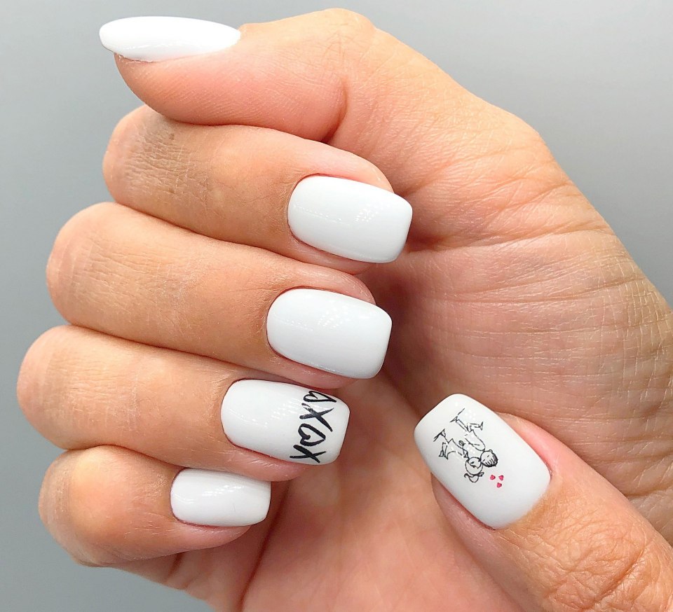 Молочный маникюр с надписями