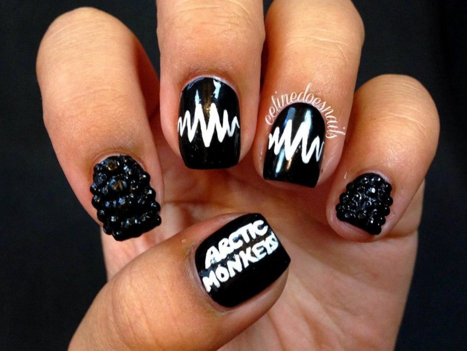 Ногти с надписью Bad girl