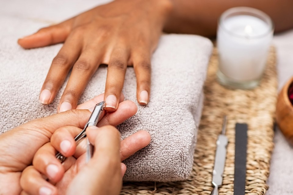 Наращивание ногтей гелем