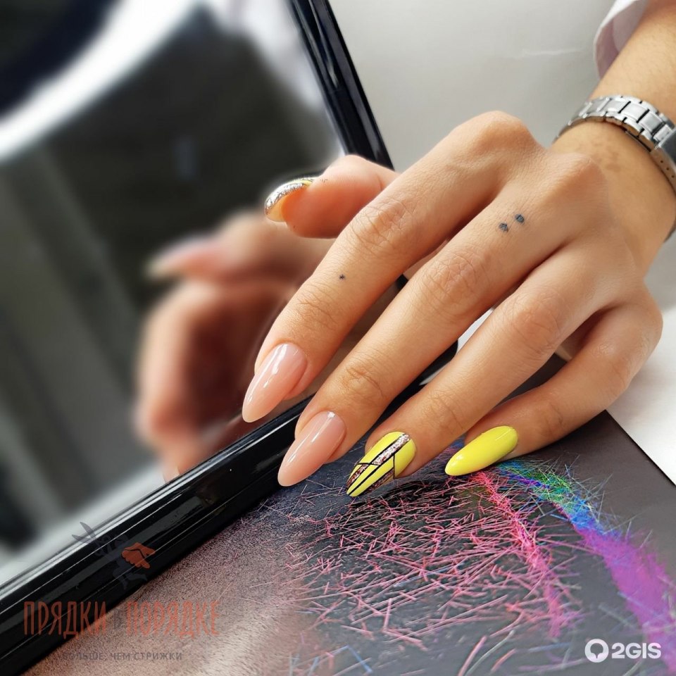 Красить ногти