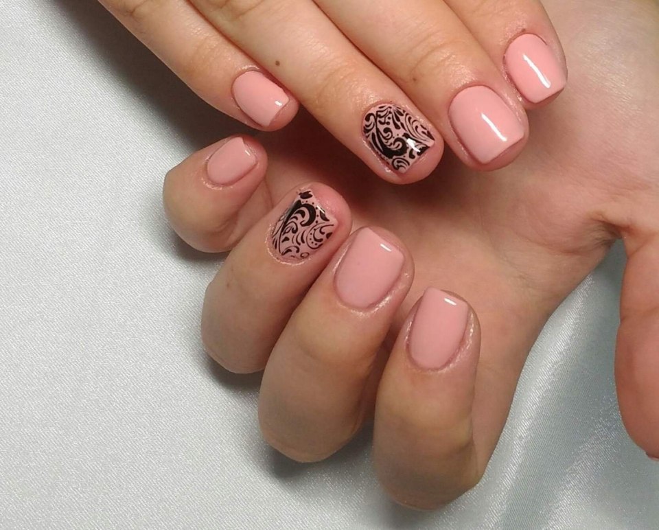 Красивый маникюр на очень короткие ногти