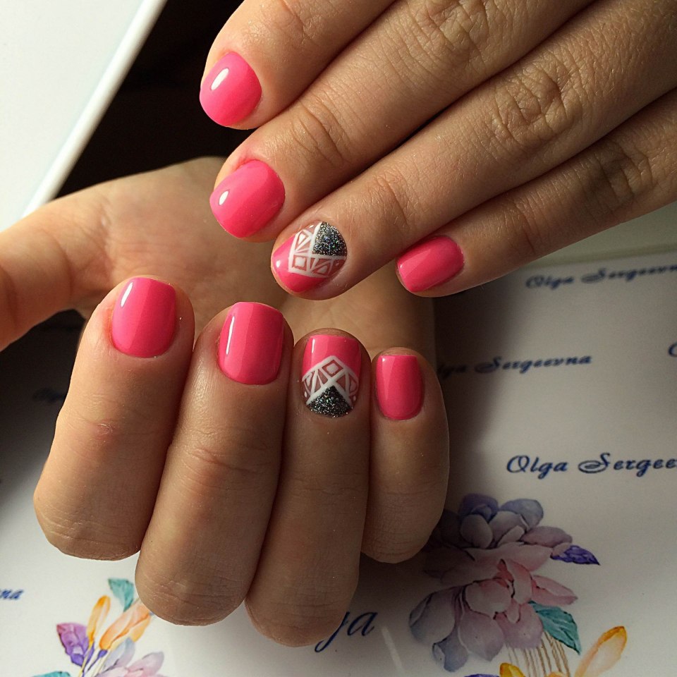 Маникюр на короткие круглые ногти