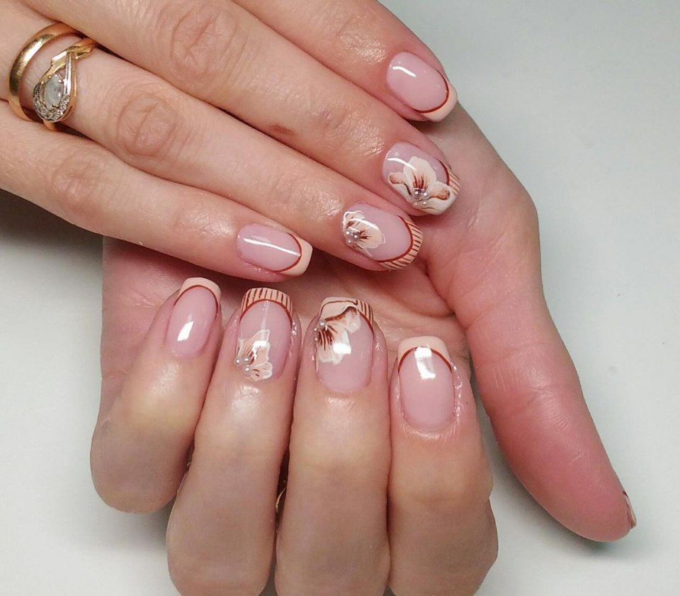 Очень красивый френч на короткие ногти