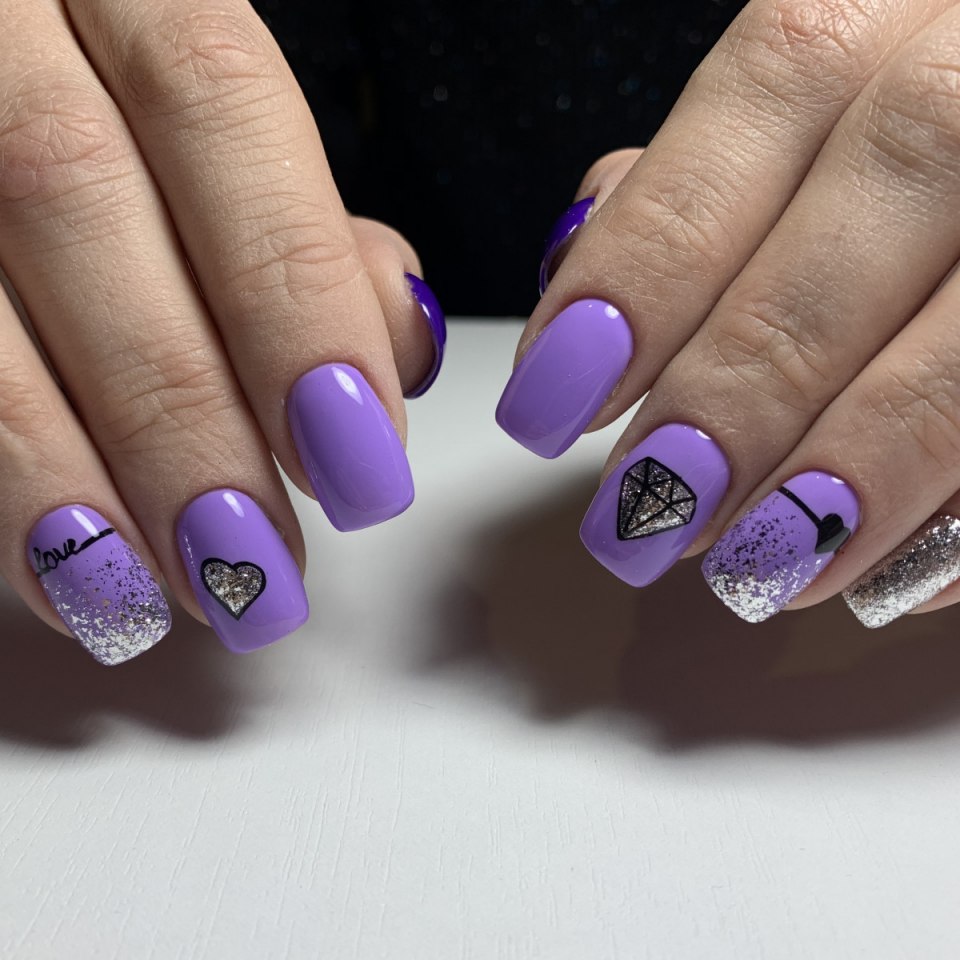 Сиреневый маникюр со слайдерами