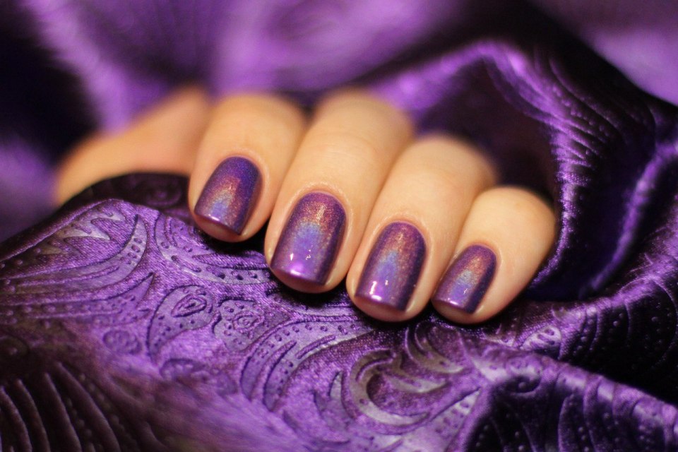 Красивый сиреневый маникюр