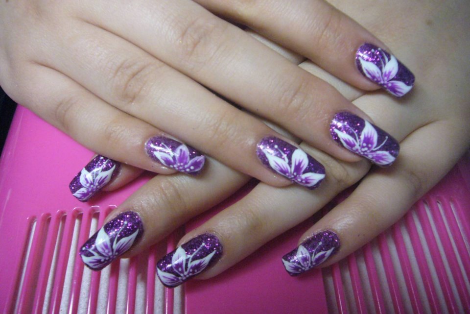 Рисованный маникюр фиолетовый