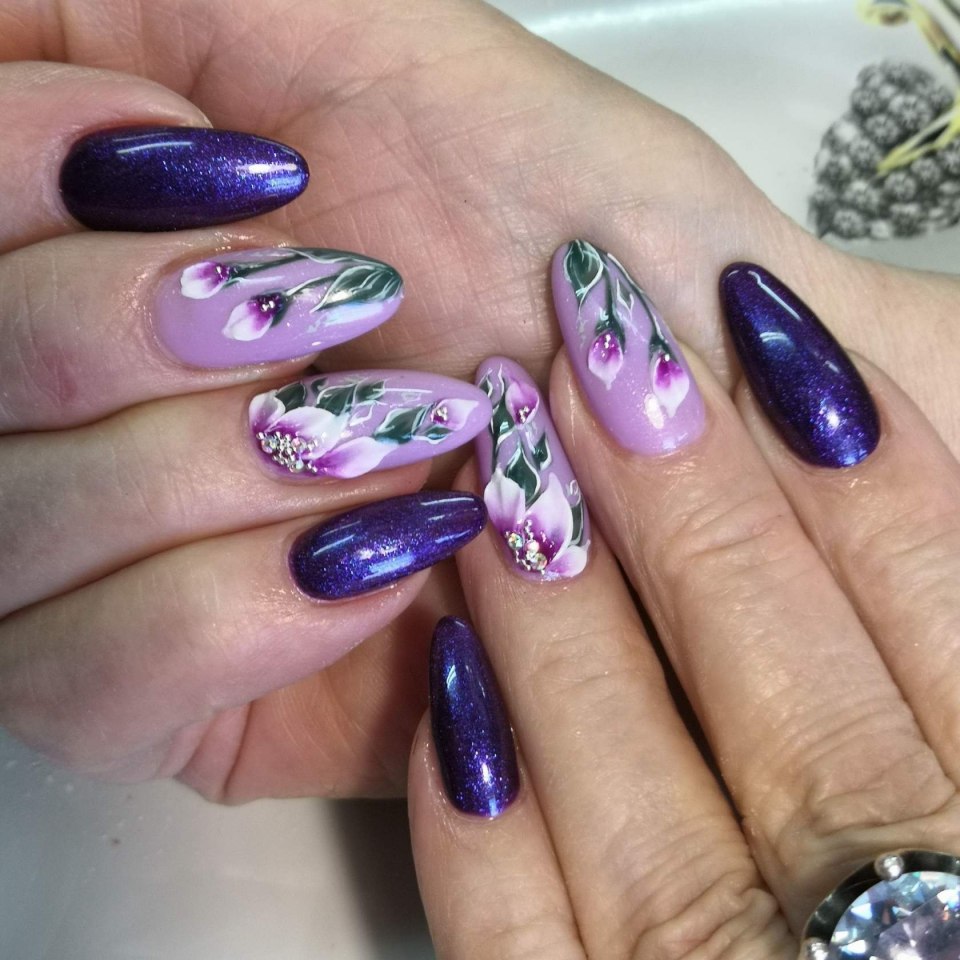 Маникюр сиреневый с зеленым