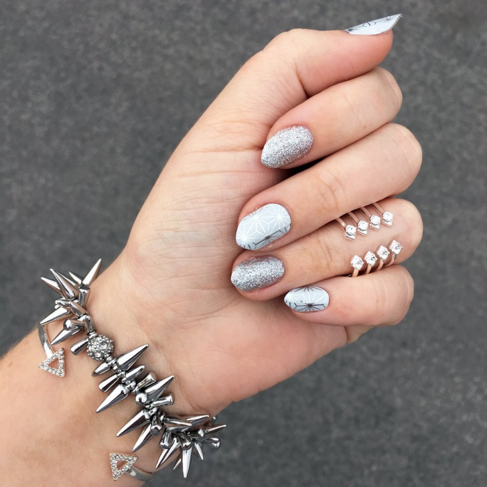 Зимний маникюр геометрический