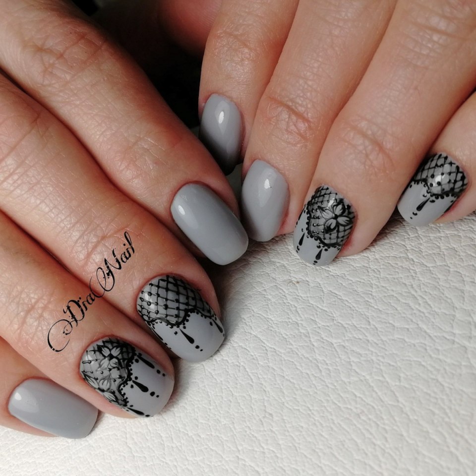 Серо песочный маникюр