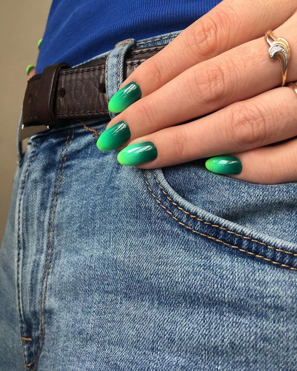 Ногти разного цвета