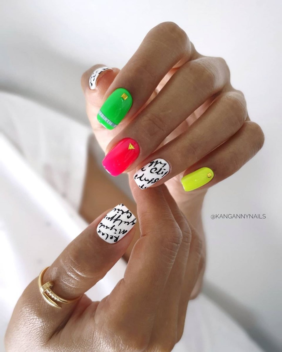 Яркие короткие ногти