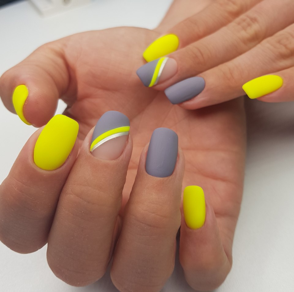 Матовый маникюр на лето