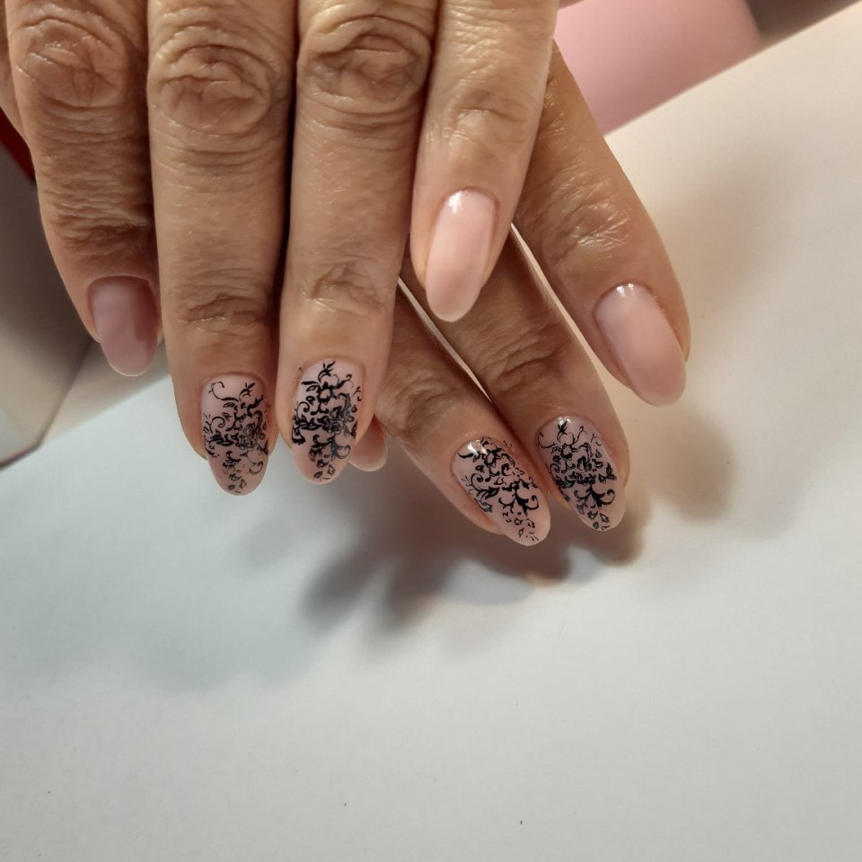 Ногти глянцевые с узорами