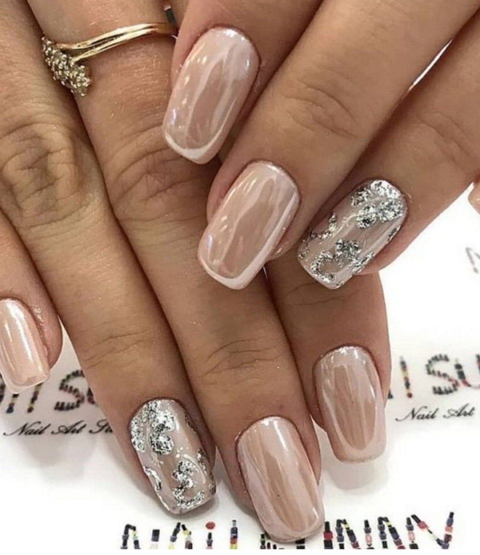 Маникюр 2020 с втиркой на Светлом