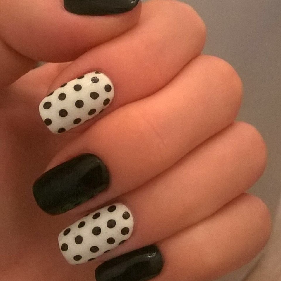 Несложный маникюр на короткий квадрат