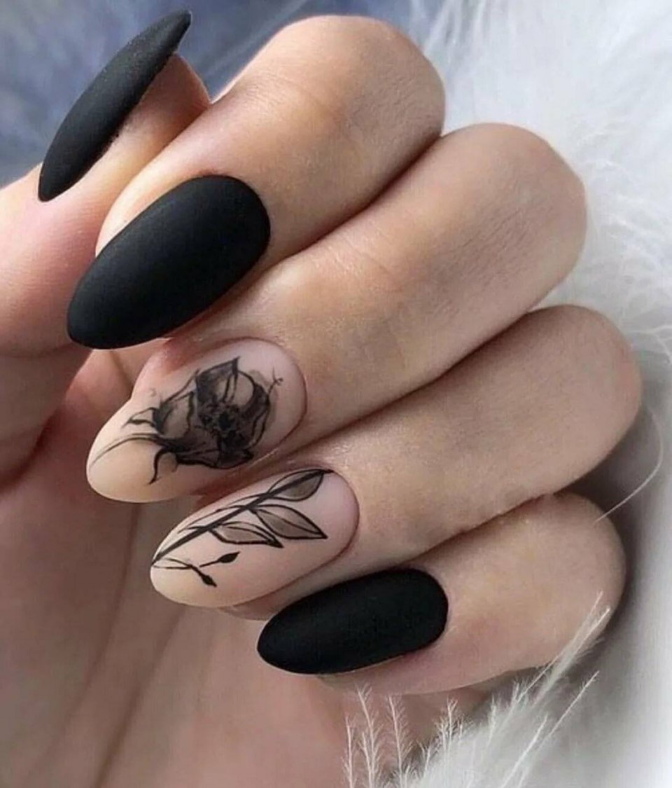 Темный маникюр на миндалевидных ногтях