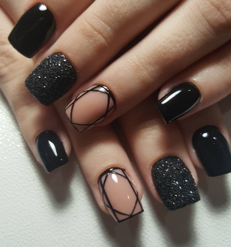 Черные короткие ногти