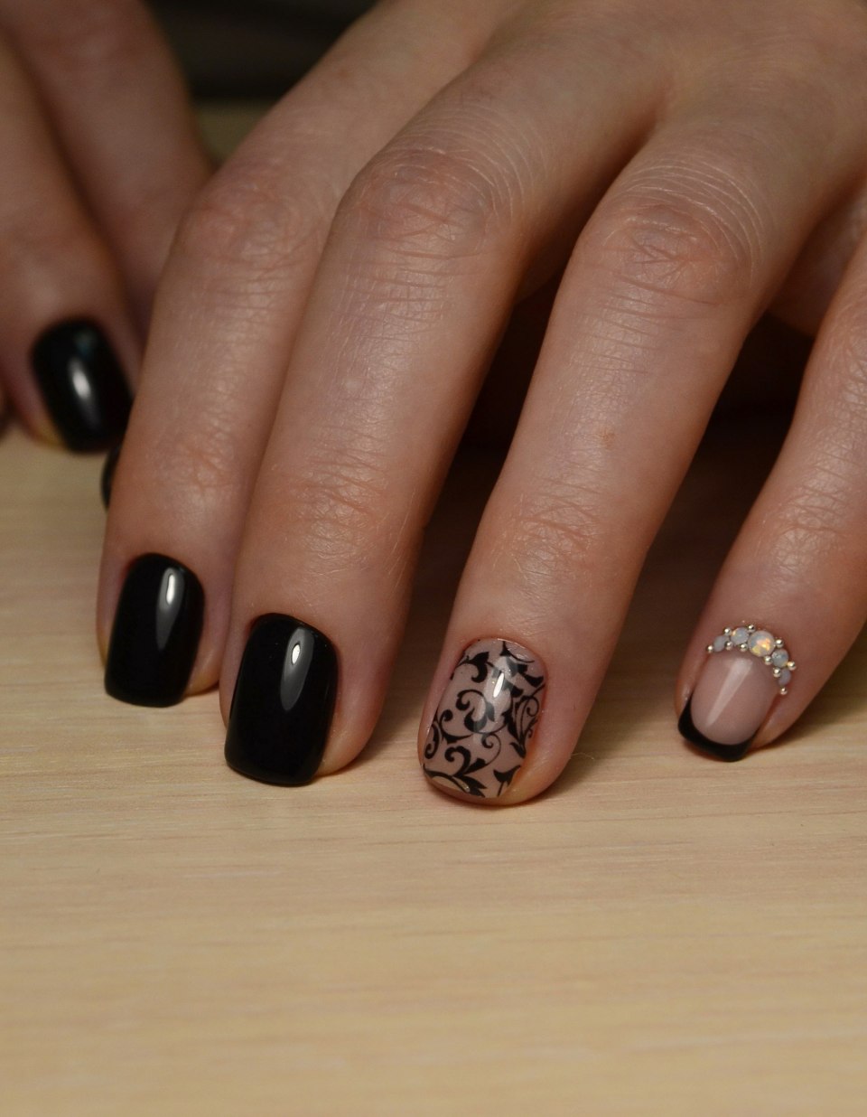 Красивый маникюр на короткие ногти