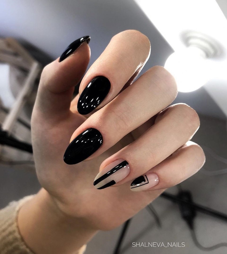 Маникюр черного цвета матовый