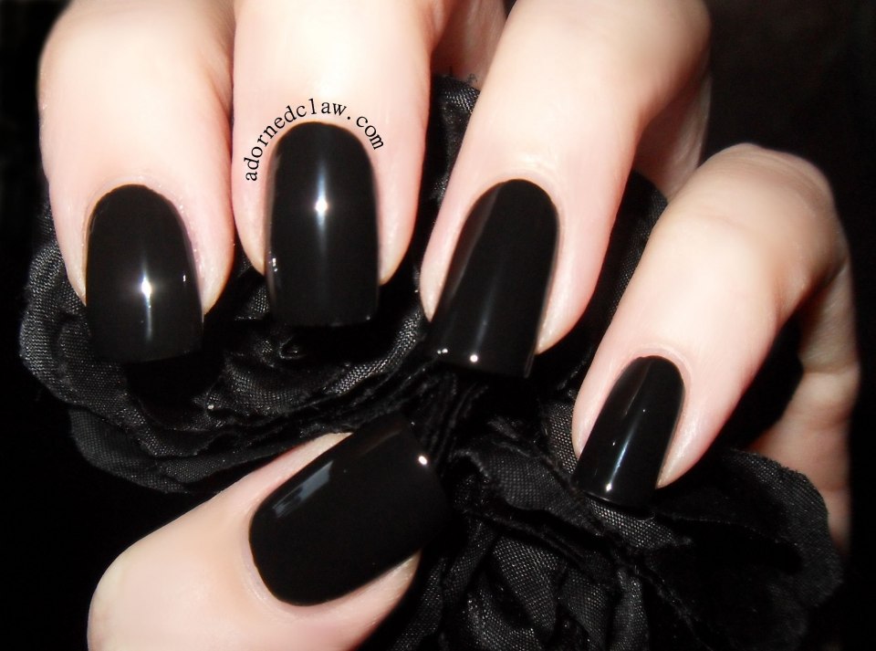 Черный маникюр