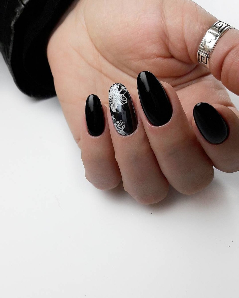 Ногти классика черные